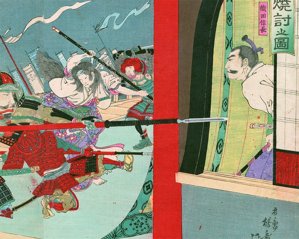 明治時代の錦絵の一部。燃える本能寺で薙刀をふるう長い髪の女性と、部屋の中から外を見る織田信長が描かれている